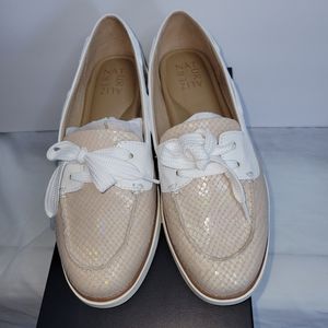 NEW Naturalizer Women's Korrine Boat Shoe Porcelain - beautiful casual shoes